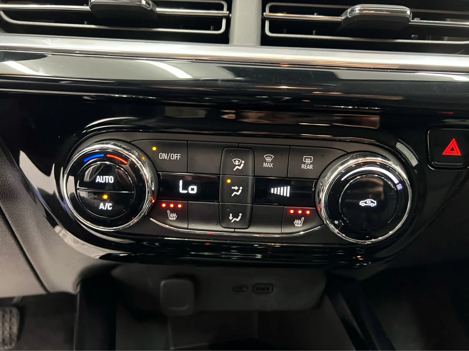 Used 2024 Summit White Chevrolet ACTIV image 19