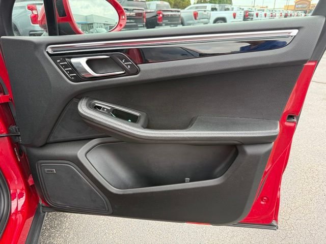 Used 2018 Red Porsche Base image 22