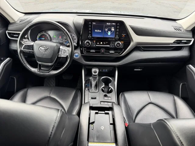 Used 2022 Moon Dust Toyota XLE image 21