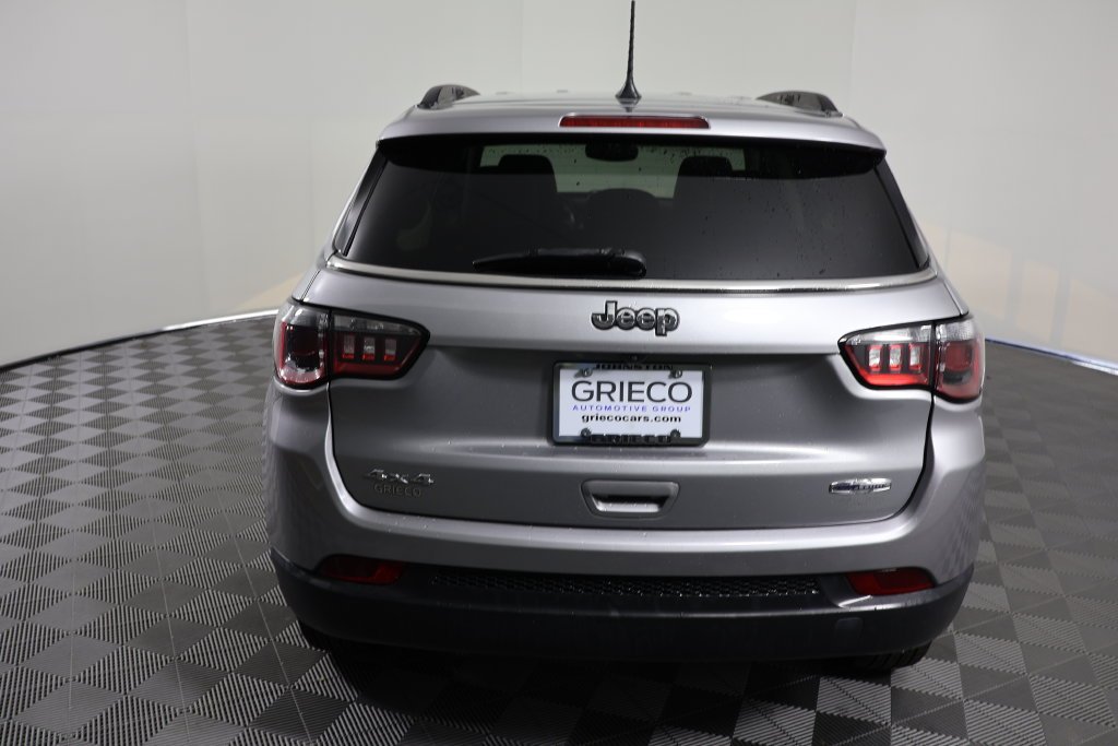 Used 2022 Silver Jeep Latitude image 7