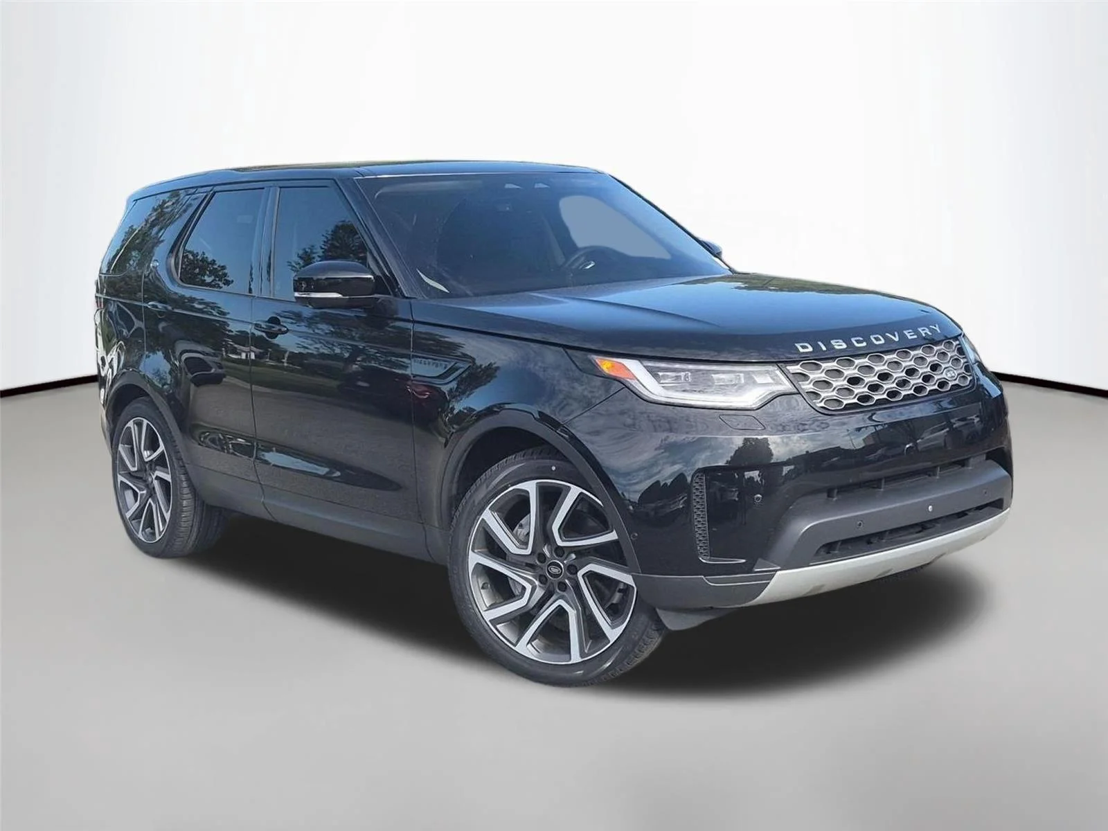 Used 2024 Santorini Black Metallic Land Rover S image 1