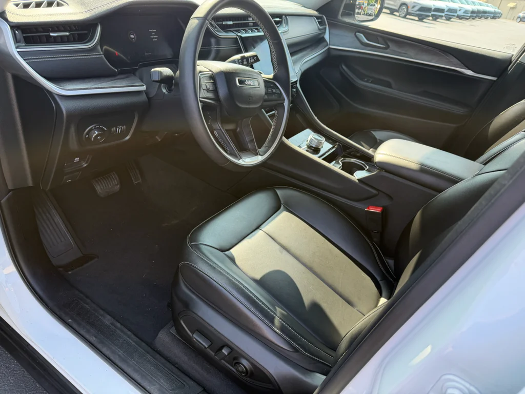 Used 2023 White Jeep Limited image 3