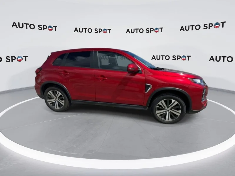 Used 2022 Red Diamond Mitsubishi SE image 4