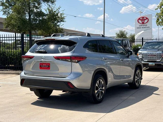 Certified Used 2020 CELESTIAL SILVER METALLIC Toyota XLE image 7