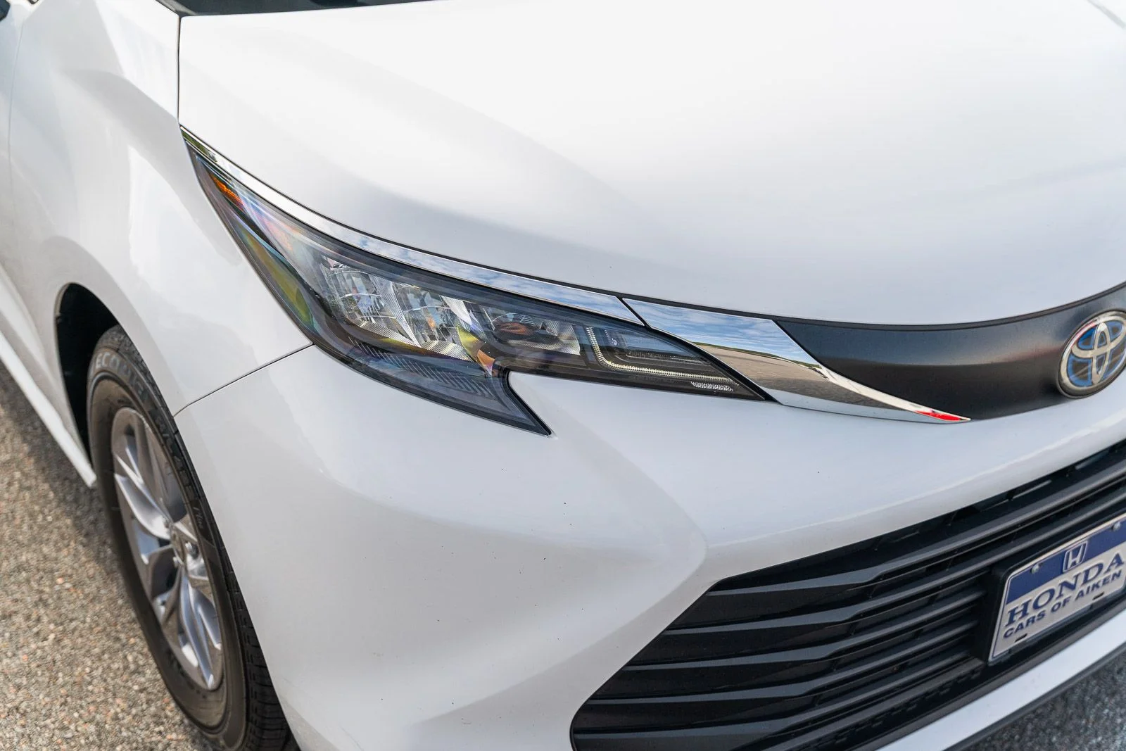 Used 2024 White Toyota LE image 9