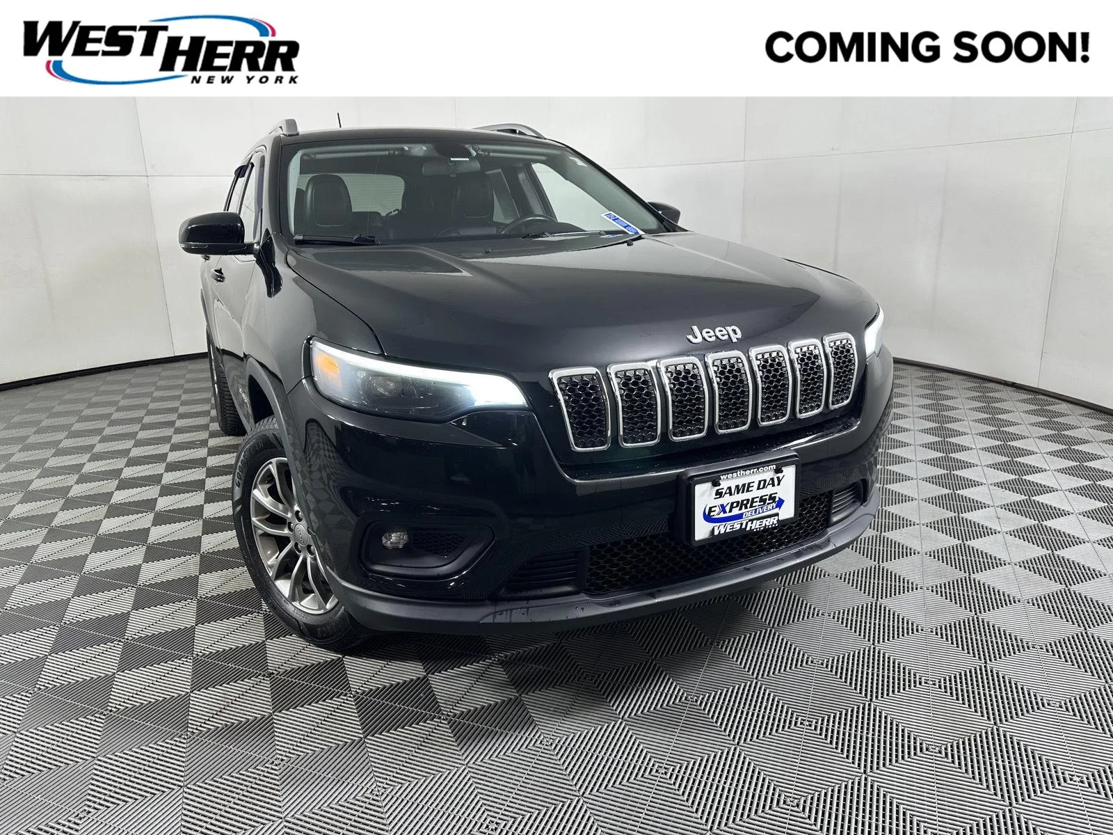 Used 2019 Diamond Black Crystal Pearlcoat Jeep Latitude Plus image 1