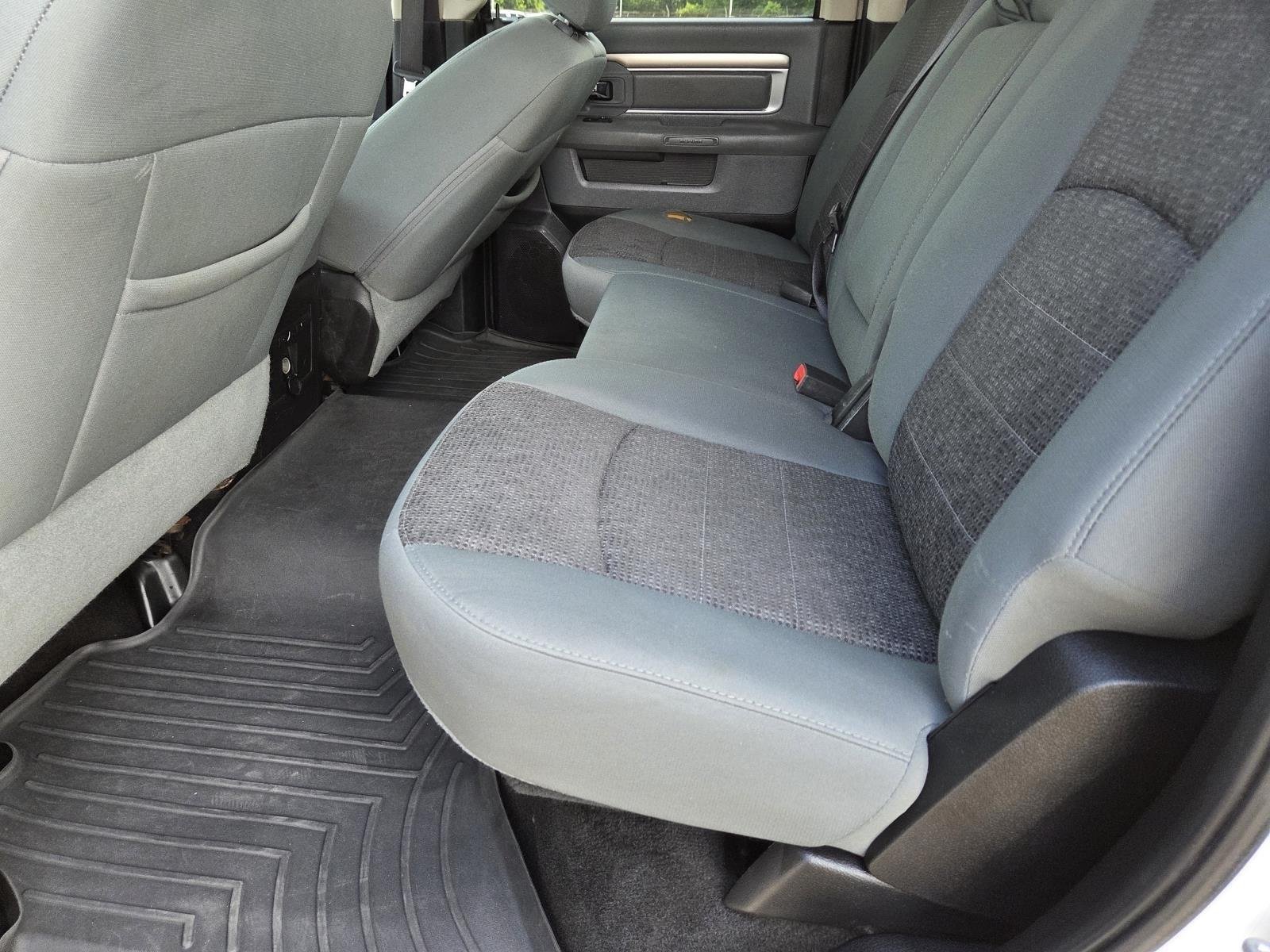 Used 2015 Bright White Clearcoat Ram SLT image 31