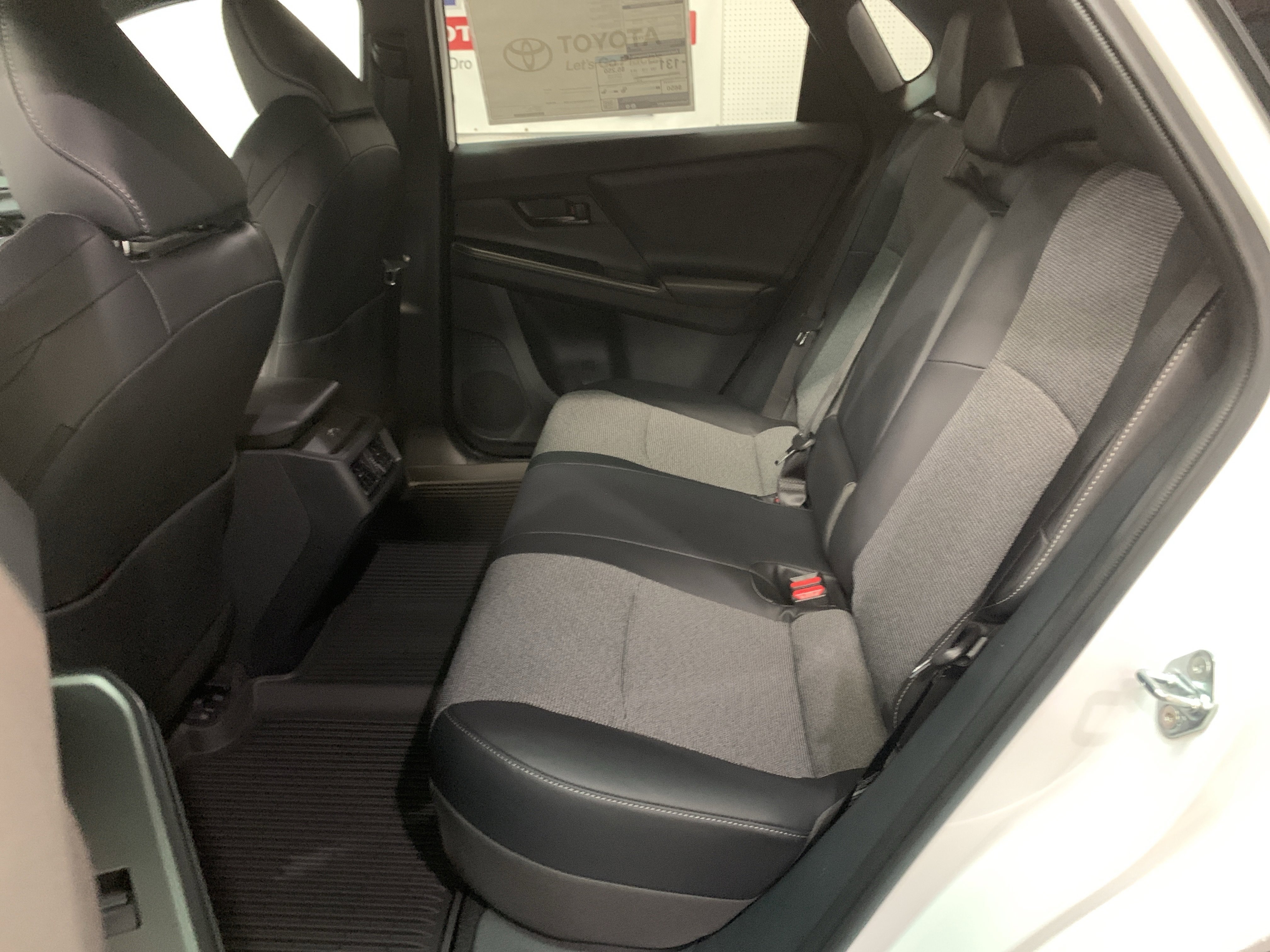 2026 Toyota bZ XLE - Photo 11