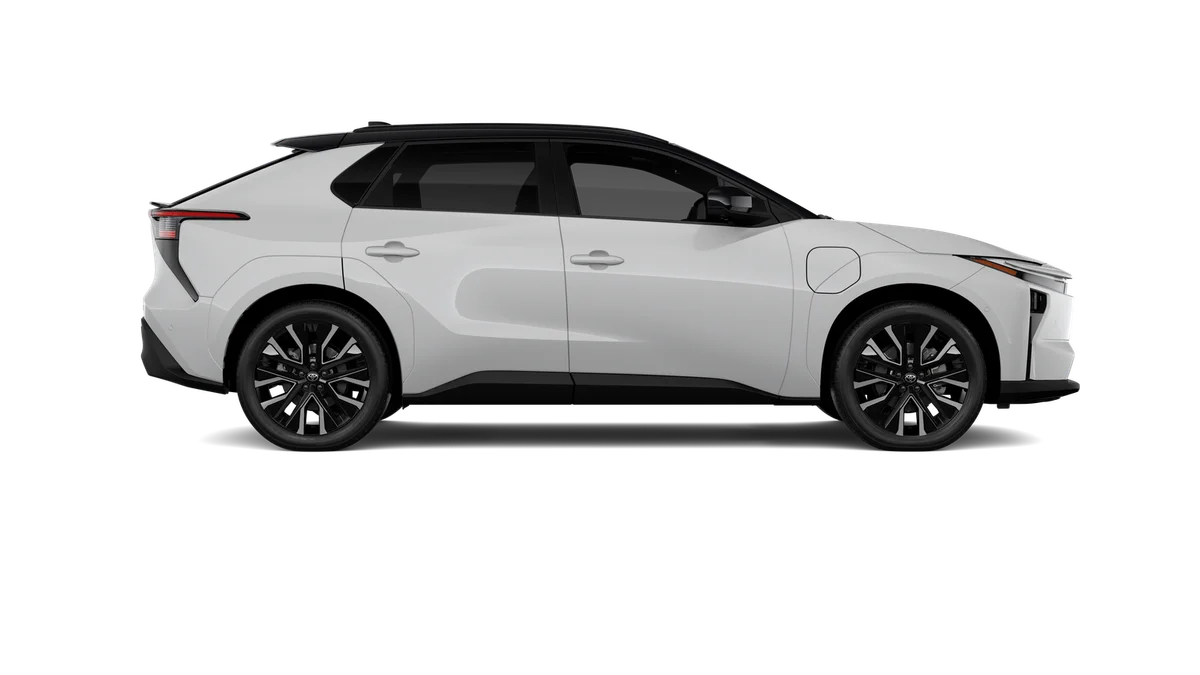 New 2027 Wind Chill Pearl with Midnight Black Metallic roof Toyota Limited image 12