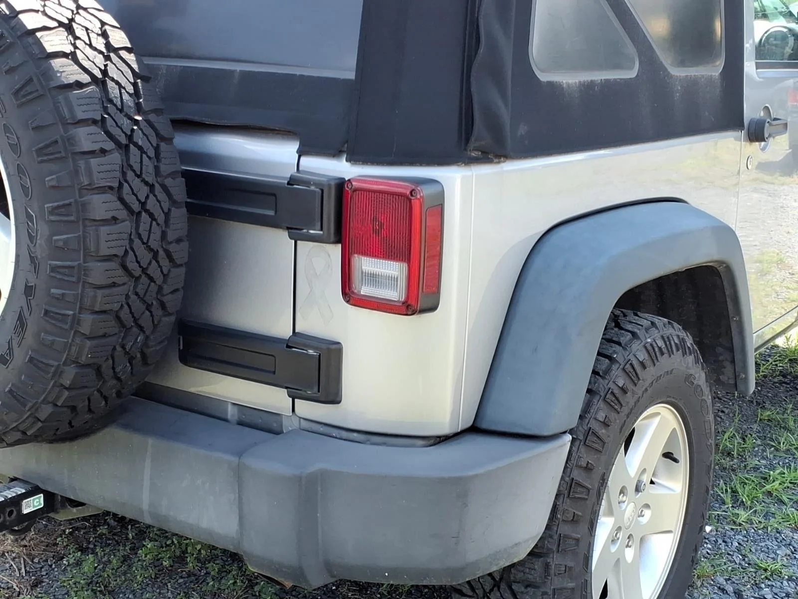 Used 2015 Billet Silver Metallic Clearcoat Jeep Sport image 7