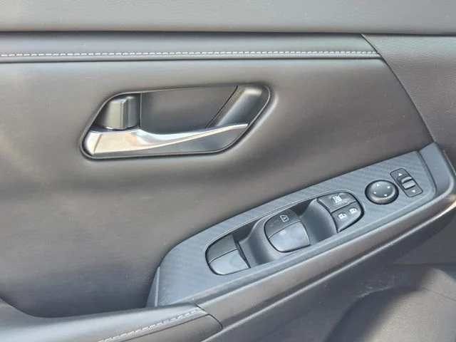 Used 2021 Gray Nissan SV image 31