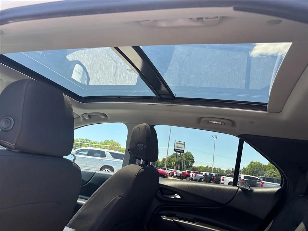 Used 2020 SUMMIT WHITE Chevrolet LT image 7