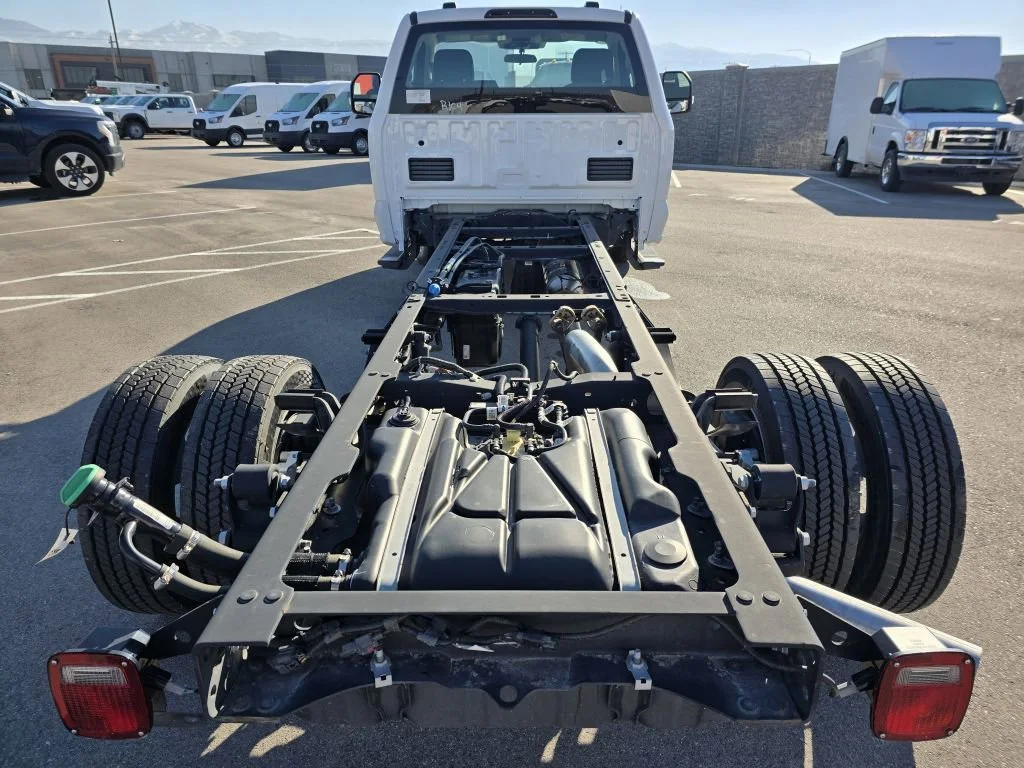2025 Ford F-550 Super Duty Chassis Cab XL - Photo 23