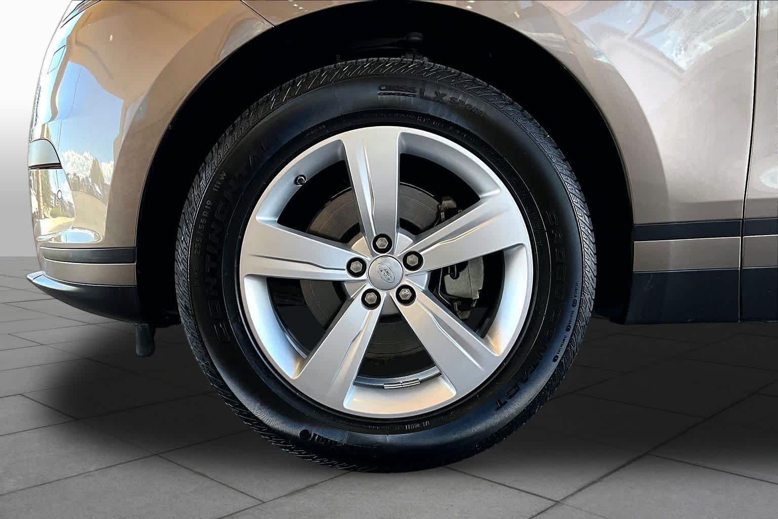 Used 2019 Kaikoura Stone Metallic Land Rover S image 11