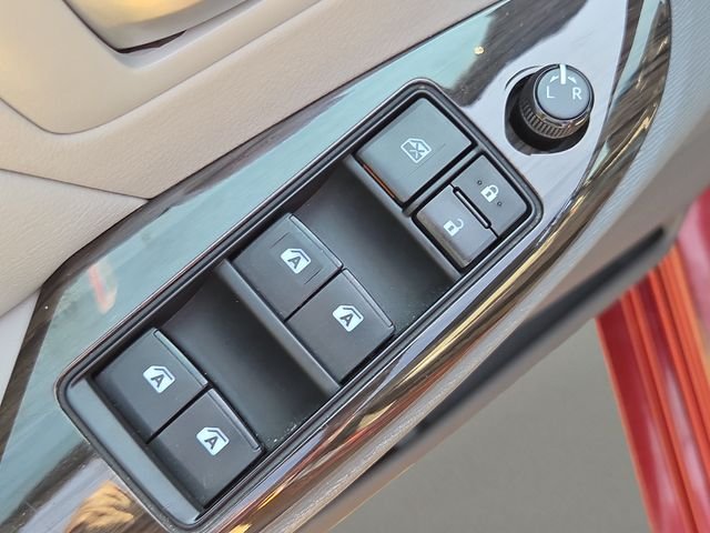 Used 2017 Red Toyota XLE image 18