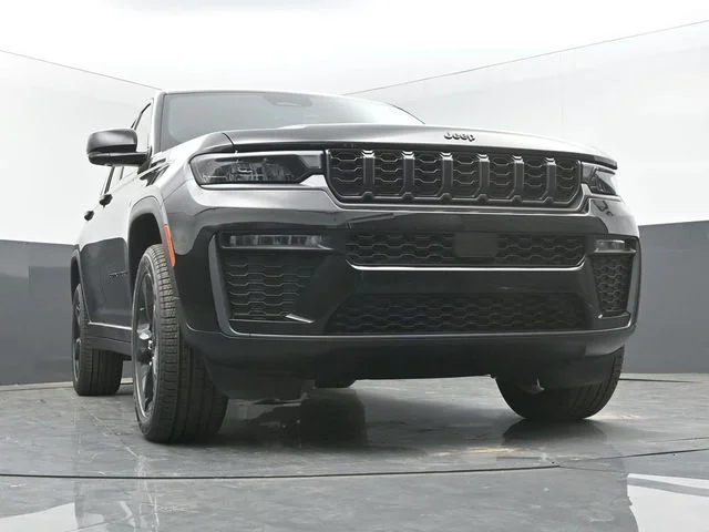 New 2026 Diamond Black Crystal Pearlcoat Jeep Limited image 46