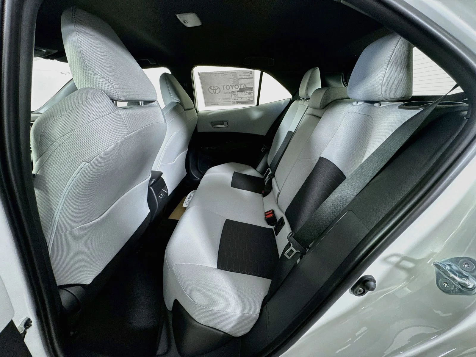New 2027 Wind Chill Pearl <sup>1</sup> Toyota  SE image 13