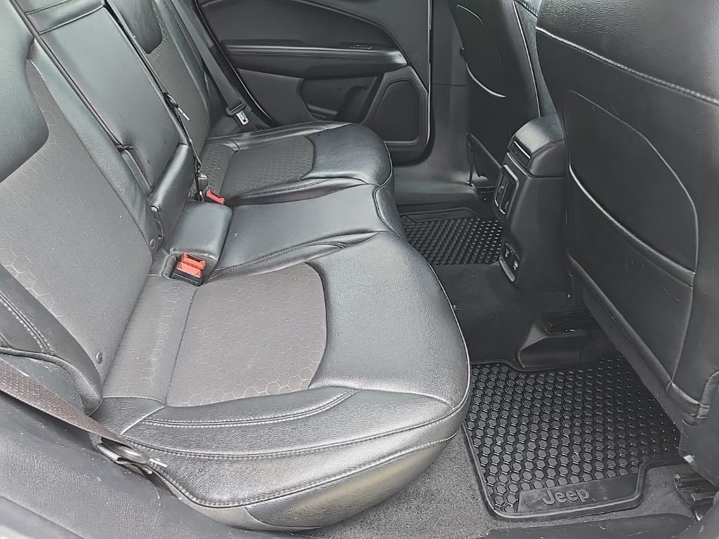 Used 2018 White Jeep Latitude image 74