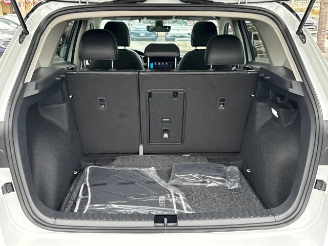 New 2026 Pure White W/Deep Black Roof Volkswagen 1.5T SE Black image 13