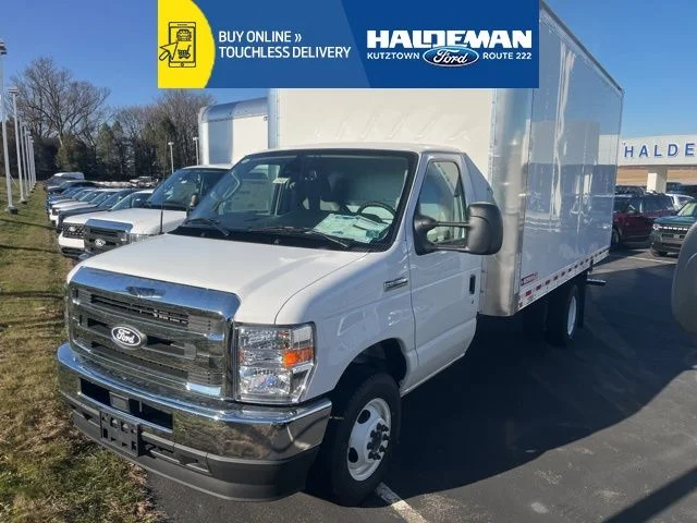 New 2026 Oxford White Ford Base image 1