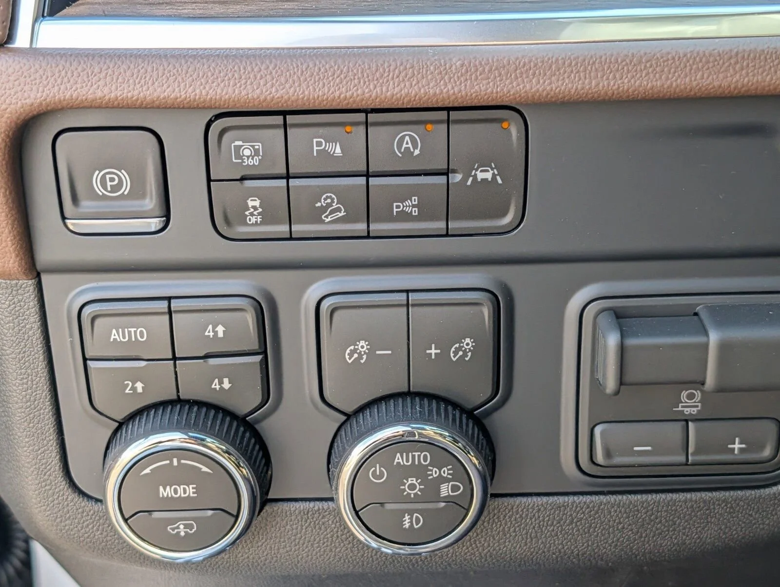 New 2026 Polar White Tricoat Chevrolet High Country image 17