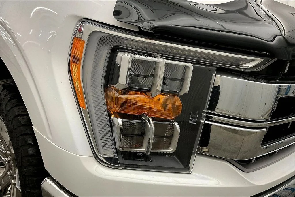 Used 2021 White Ford Lariat image 34