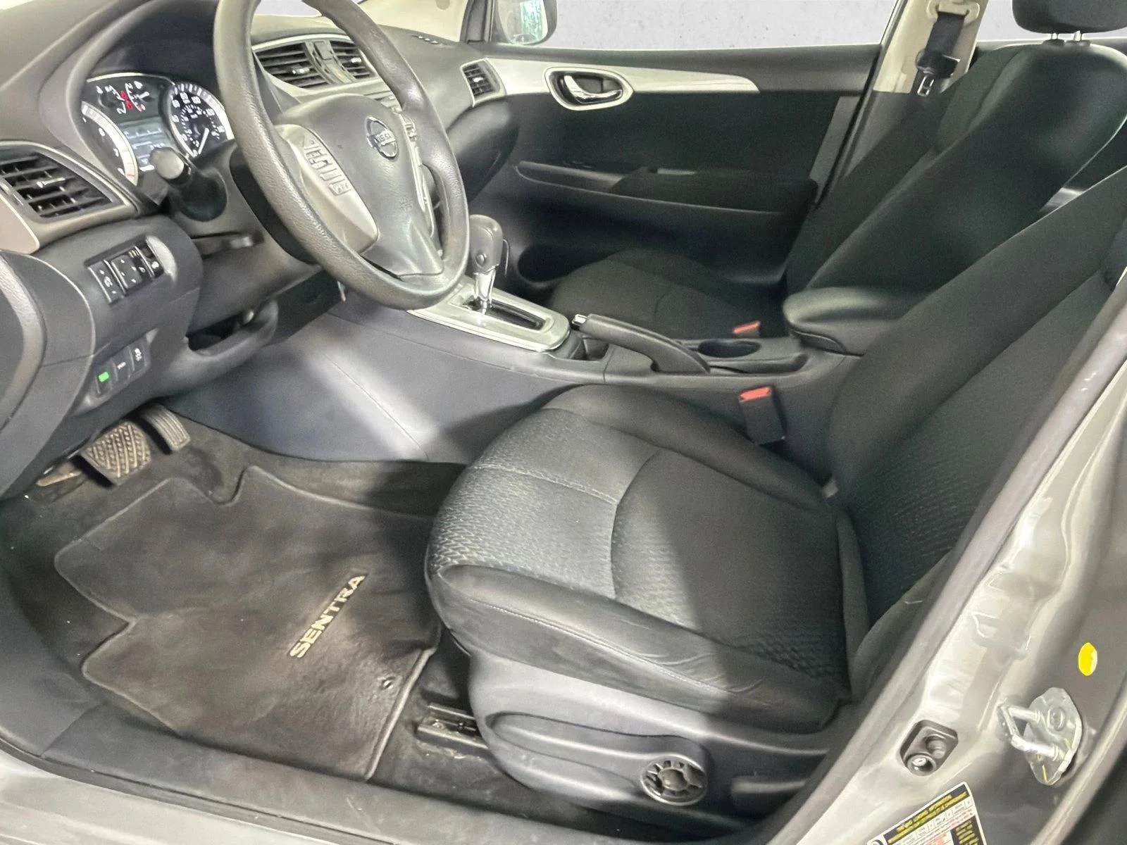 Used 2014 Black Nissan SR image 9