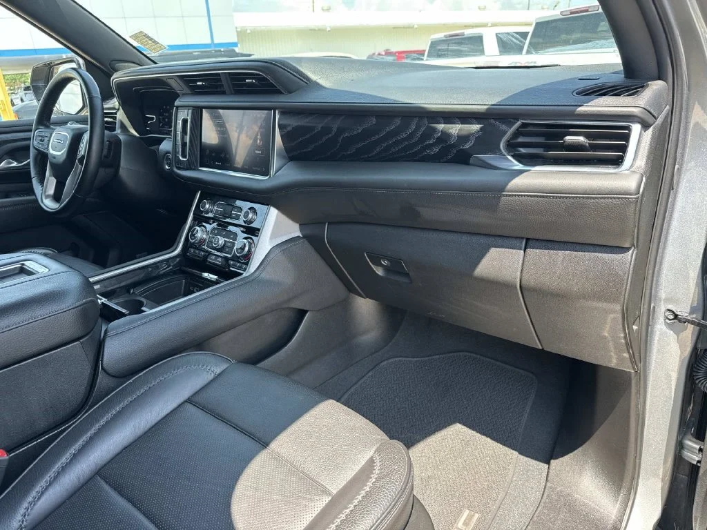 Used 2024 Silver GMC Denali image 29
