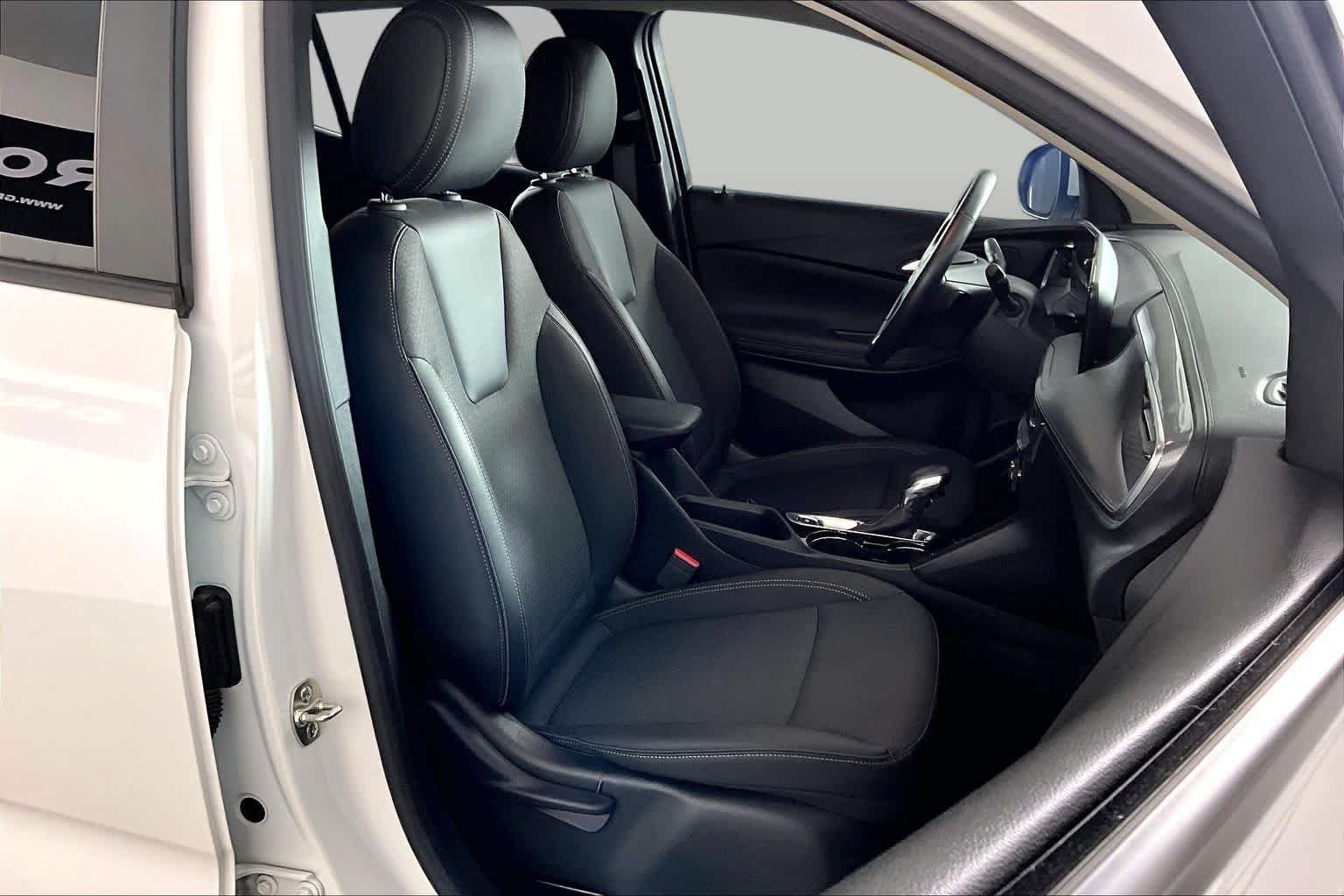 Used 2024 White Frost Tricoat Buick Preferred image 9