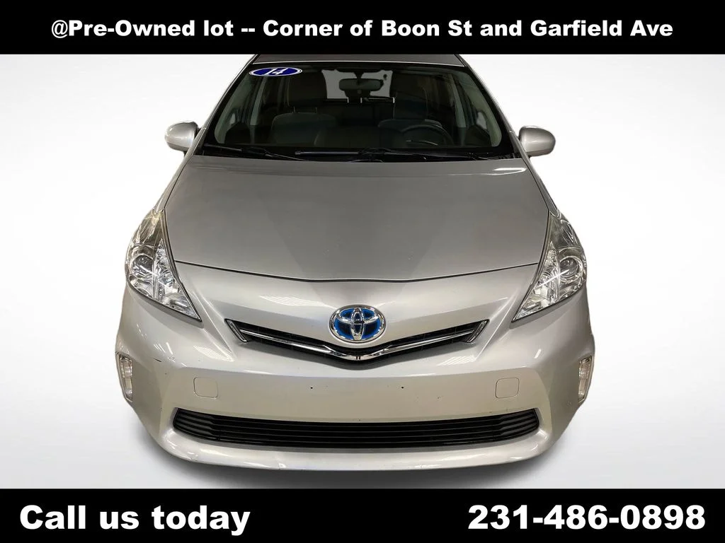 Used 2014 Silver Toyota Three image 8