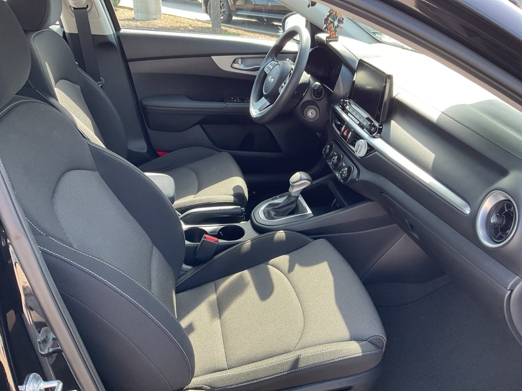 Used 2023 Aurora Black Kia LX image 10