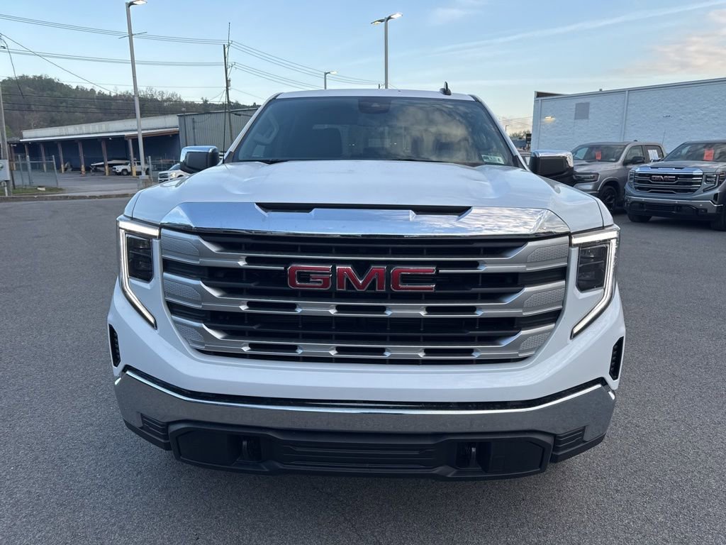 New 2026 Summit White GMC SLE image 2