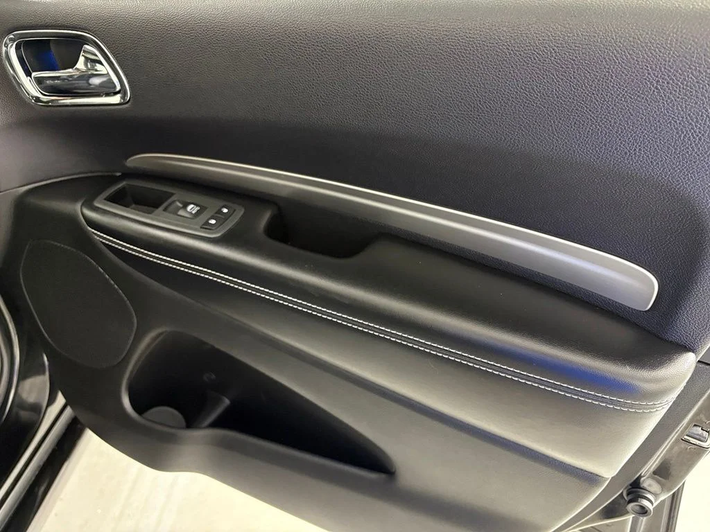 Used 2015 Black Dodge SXT image 42