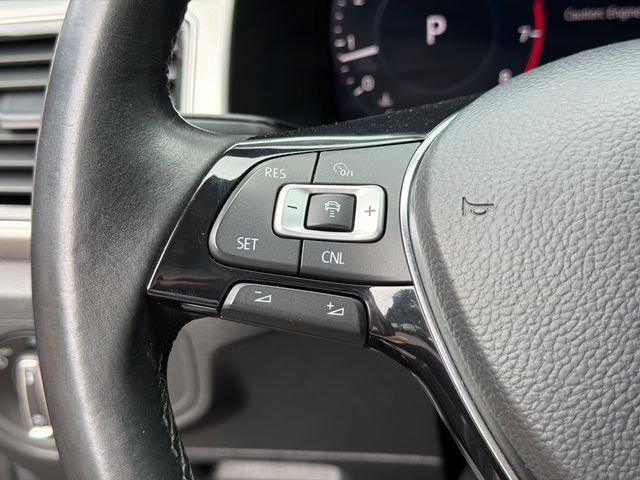 Used 2018 Gray Volkswagen SEL Premium image 27