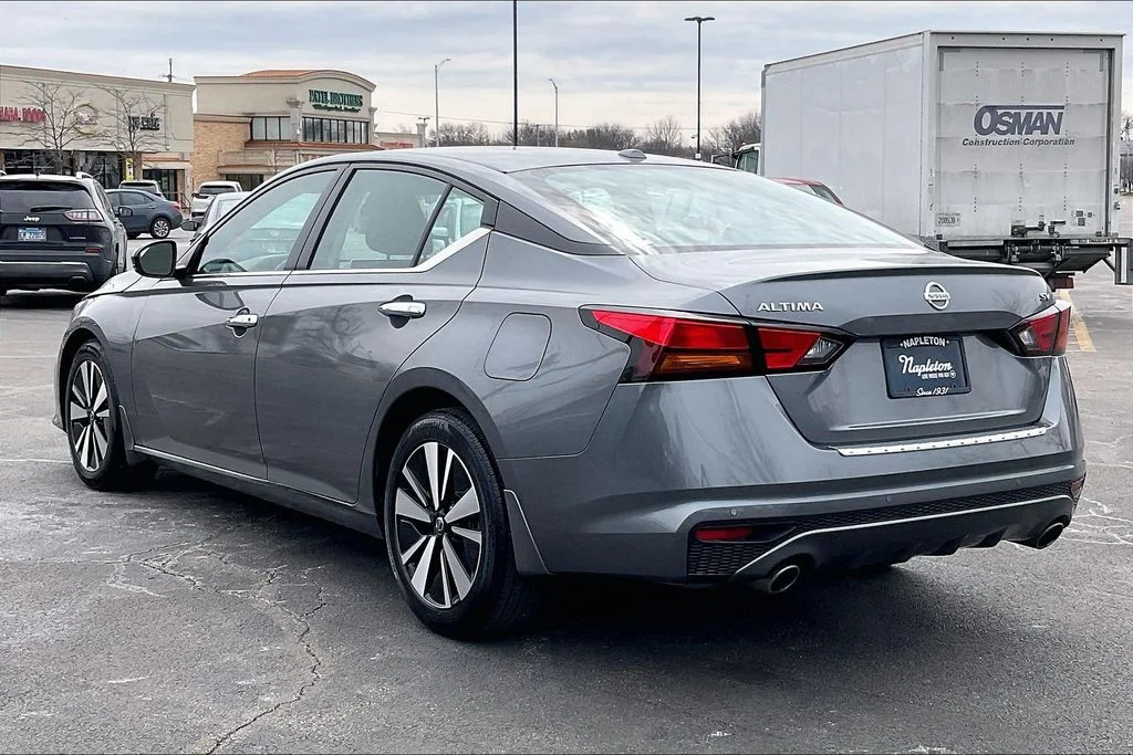 Used 2022 Gray Nissan 2.5 SV image 12