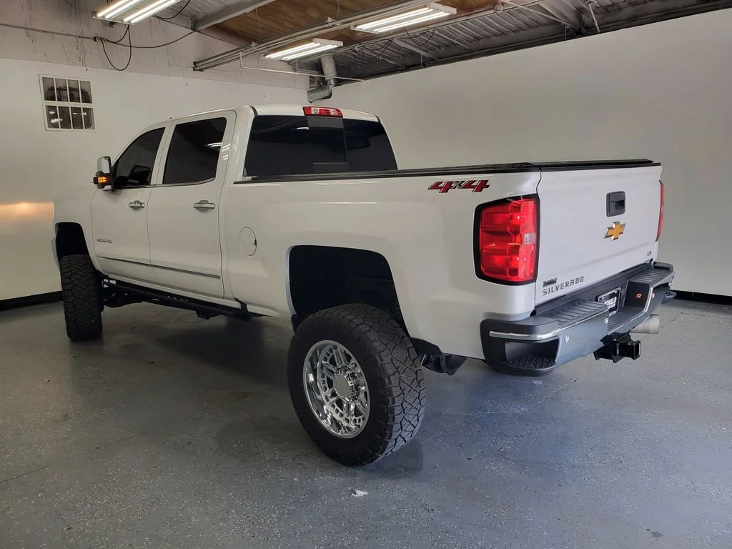 Used 2018 IRIDESCENT PEARL TRICOAT Chevrolet LTZ image 4