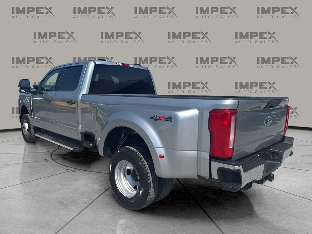 Used 2024 Silver Ford XLT image 3