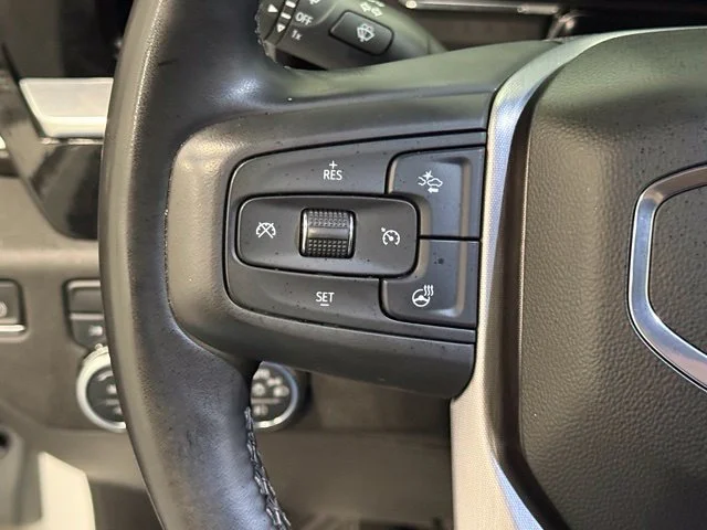 Used 2023 White GMC Elevation image 17
