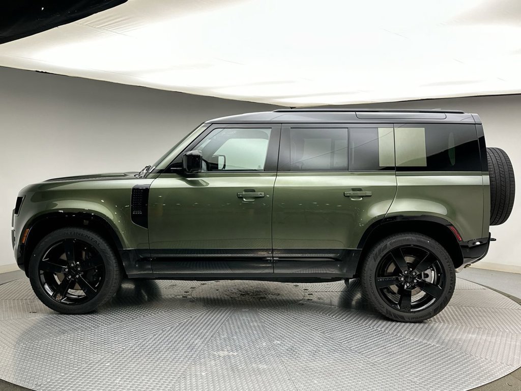 New 2026 Woolstone Green Land Rover X-Dynamic SE image 2