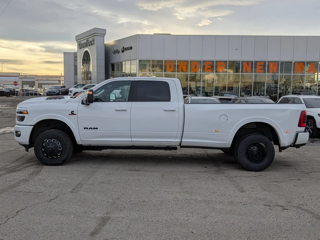 New 2026 White RAM Limited - - Dually Max Tow Grp - Night Edition - Power Sunroof & More! image 5
