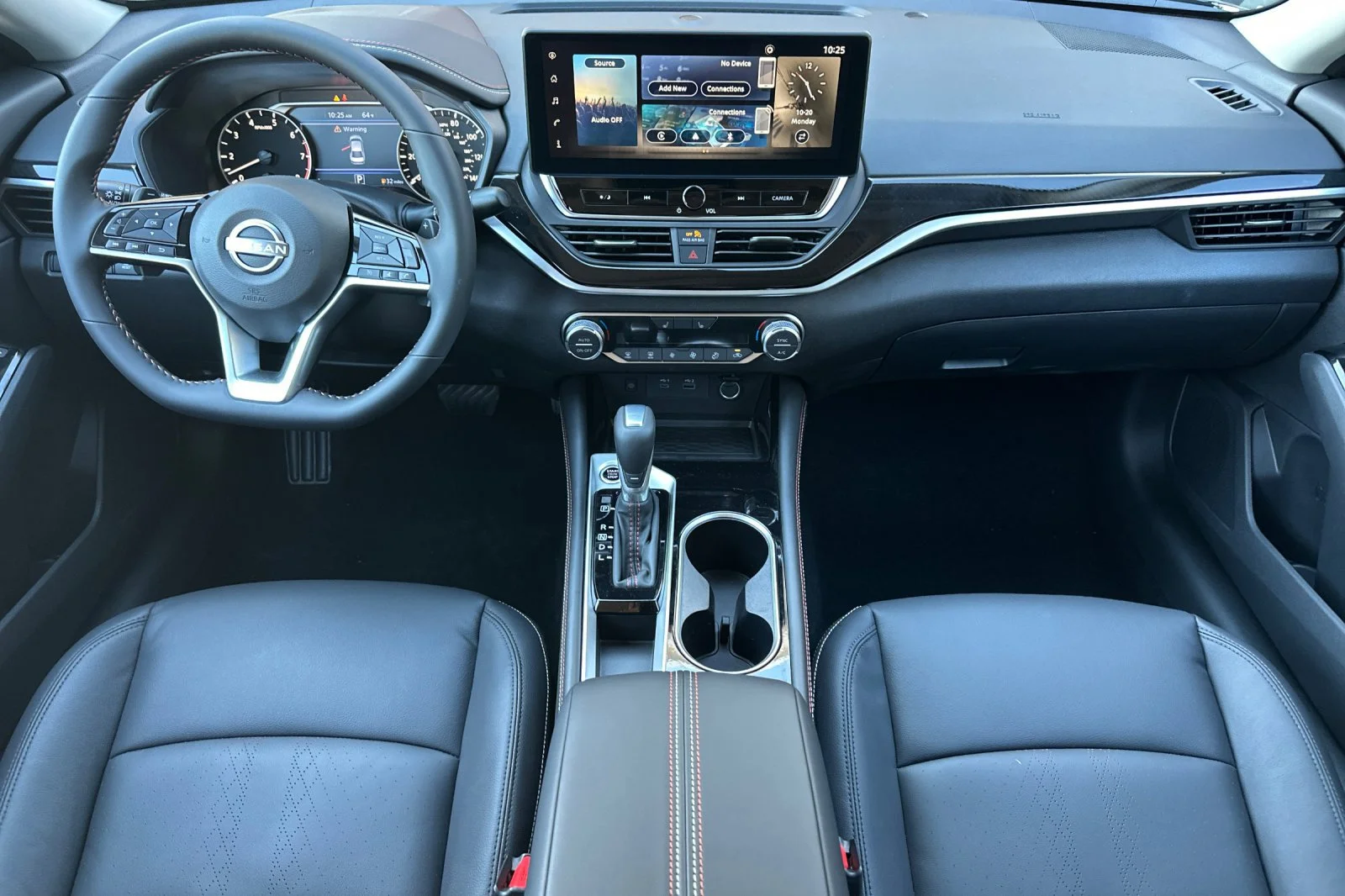 2025 Nissan Altima SR - Photo 13