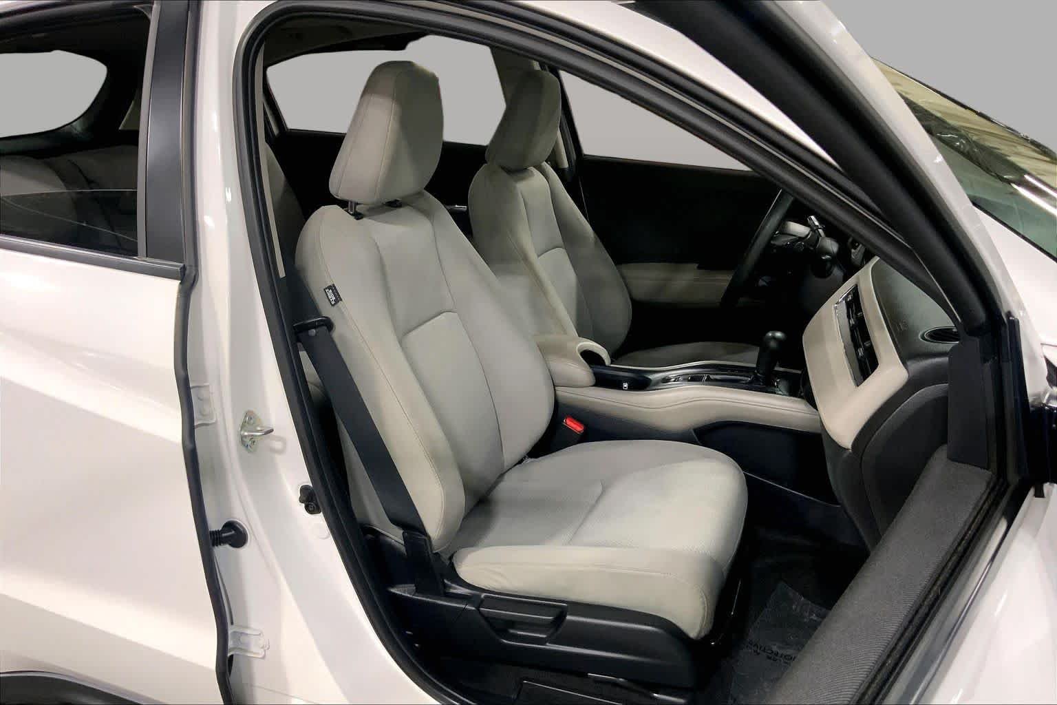 Used 2022 Platinum White Pearl Honda EX image 9