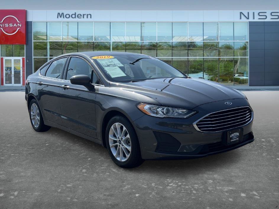 Used 2019 Magnetic Ford SE image 3