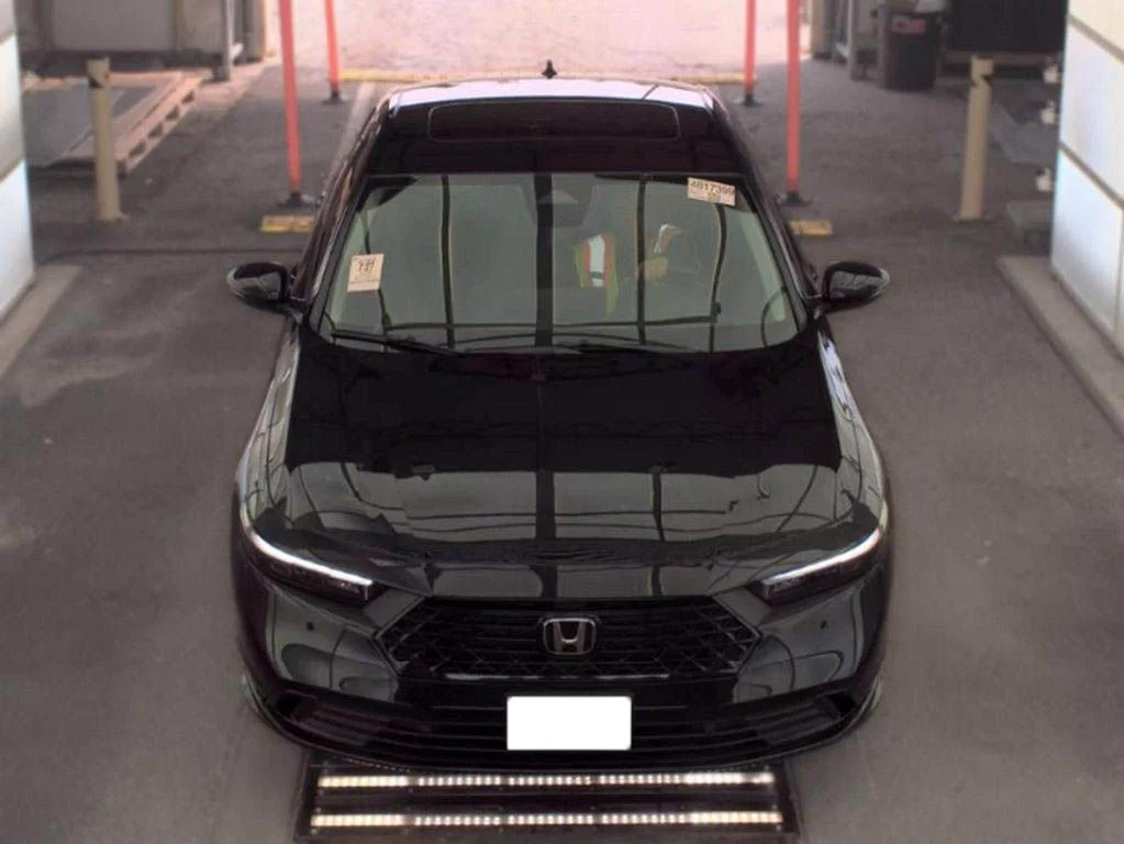 Used 2025 Crystal Black Pearl Honda EX-L image 2