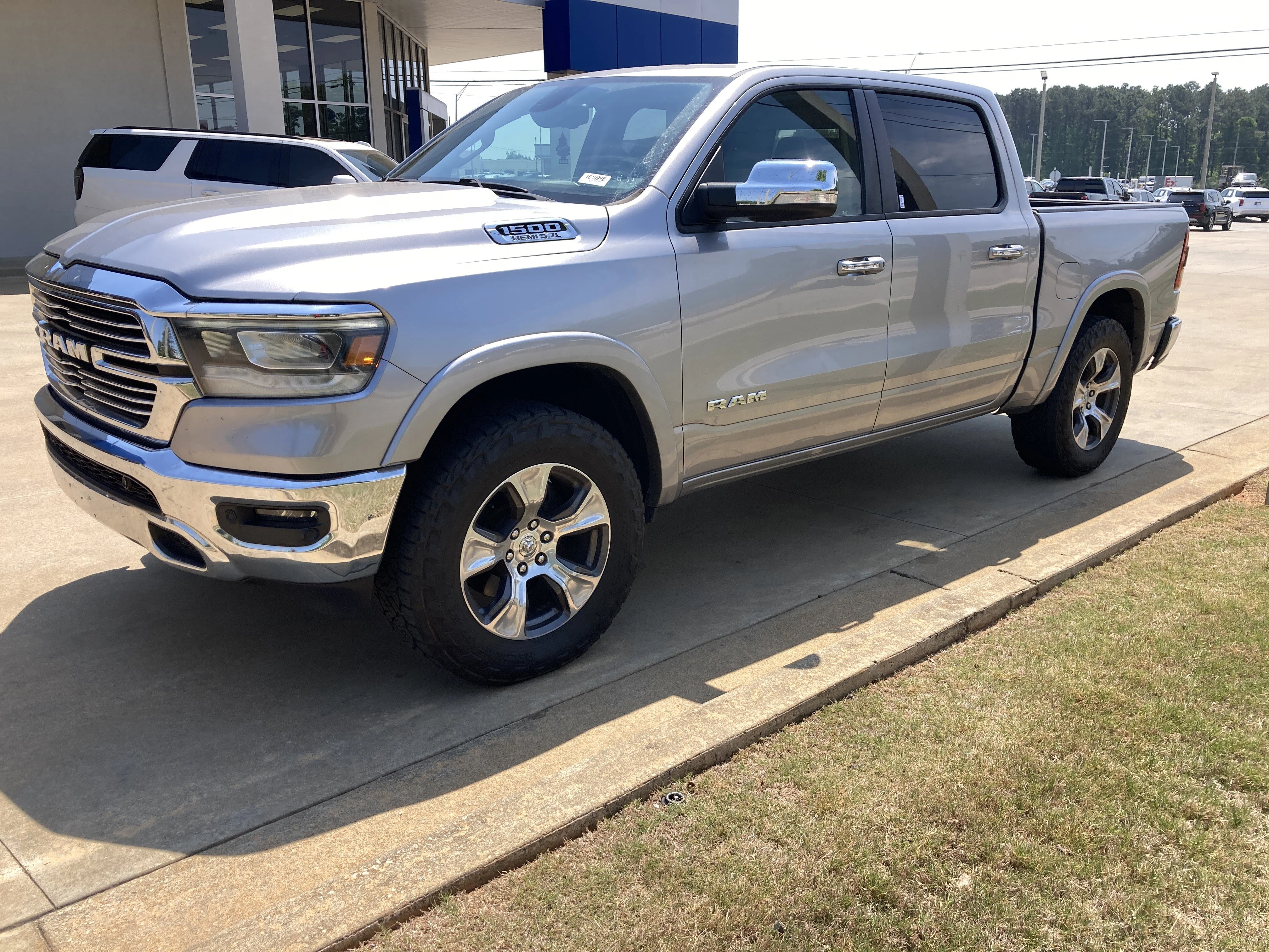 2019 RAM 1500 Laramie 4x4 Crew Cab 5'7's photo