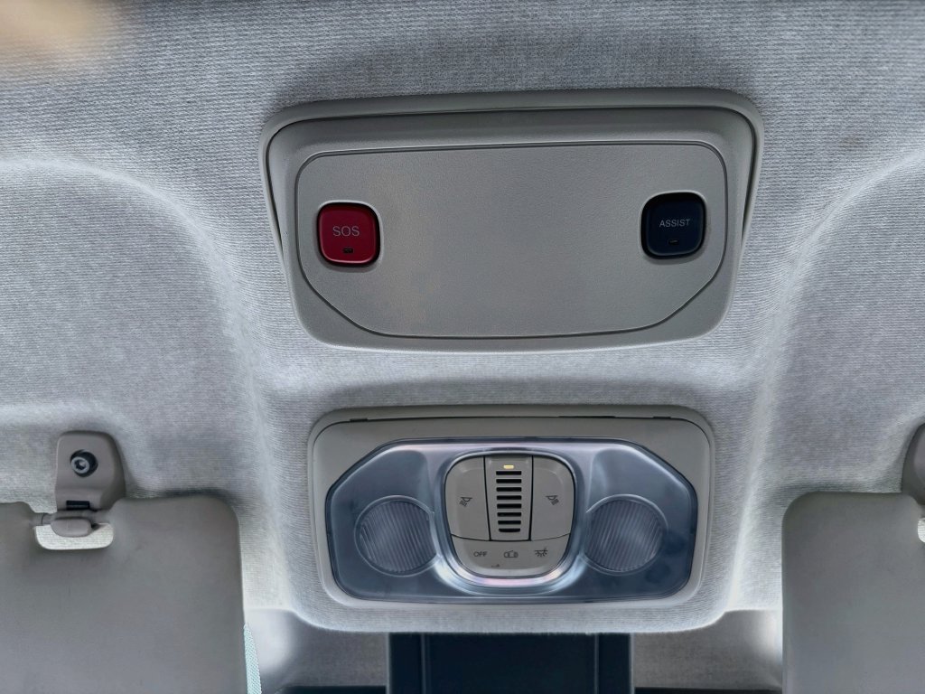 Used 2025 White Ram Base image 30