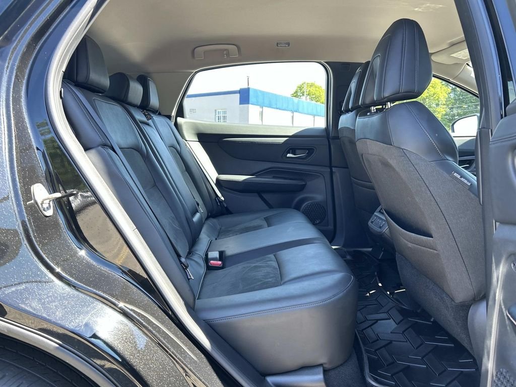Used 2023 Black Nissan ENGAGE image 17