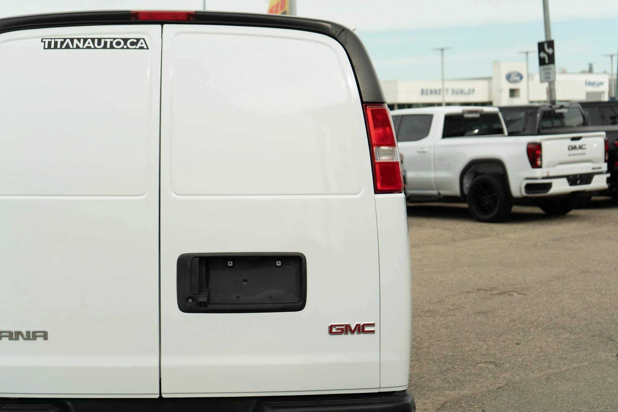 Certified Used 2023 Summit White GMC Cargo*135in WB | Summit White | Rubber Lined Flooring | Htd Mirrors | 239.4 cuft Capacity image 22