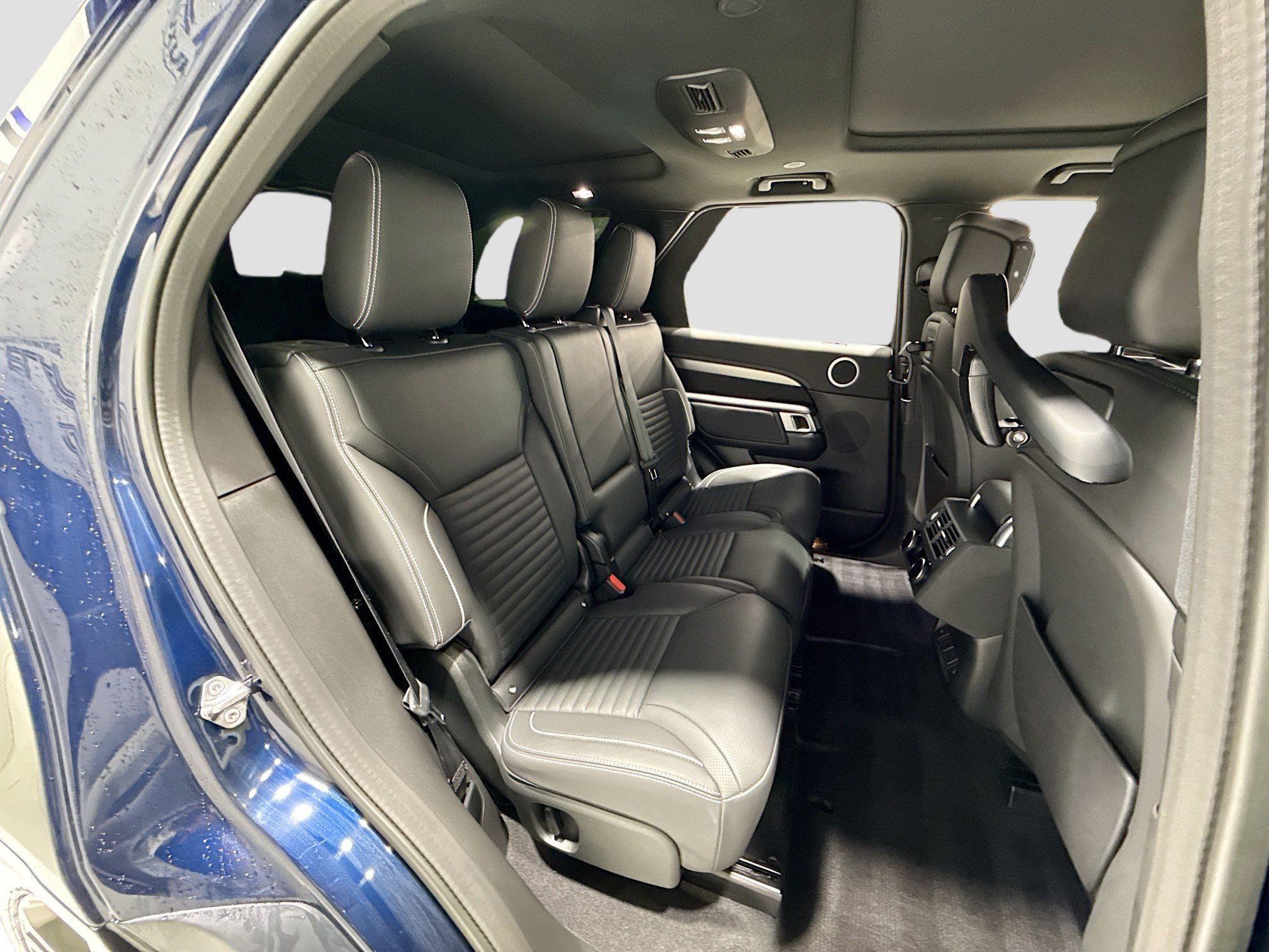 Used 2023 Portofino Blue Metallic Land Rover HSE R-Dynamic image 31