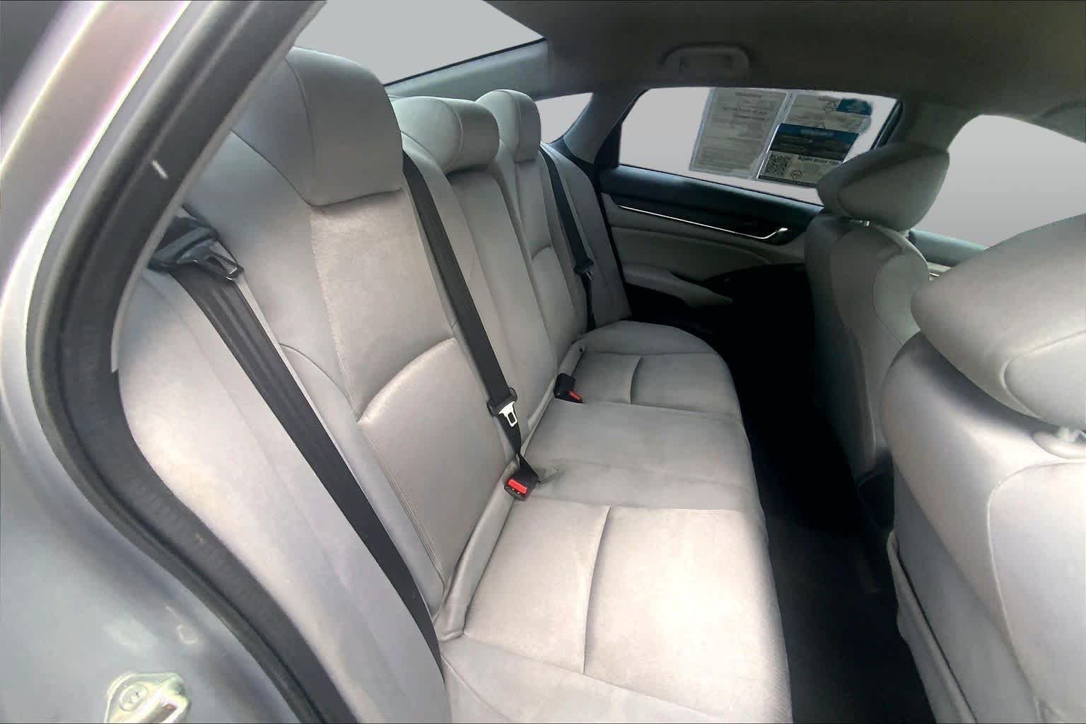 Used 2018 Lunar Silver Metallic Honda LX 1.5T image 19
